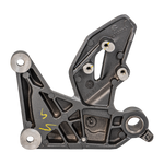 Cargar imagen en el visor de galería, foto Soporte Posapie Delantero Derecho Pulsar 160/200 Ns/BS4 Bajaj Original mundimotos
