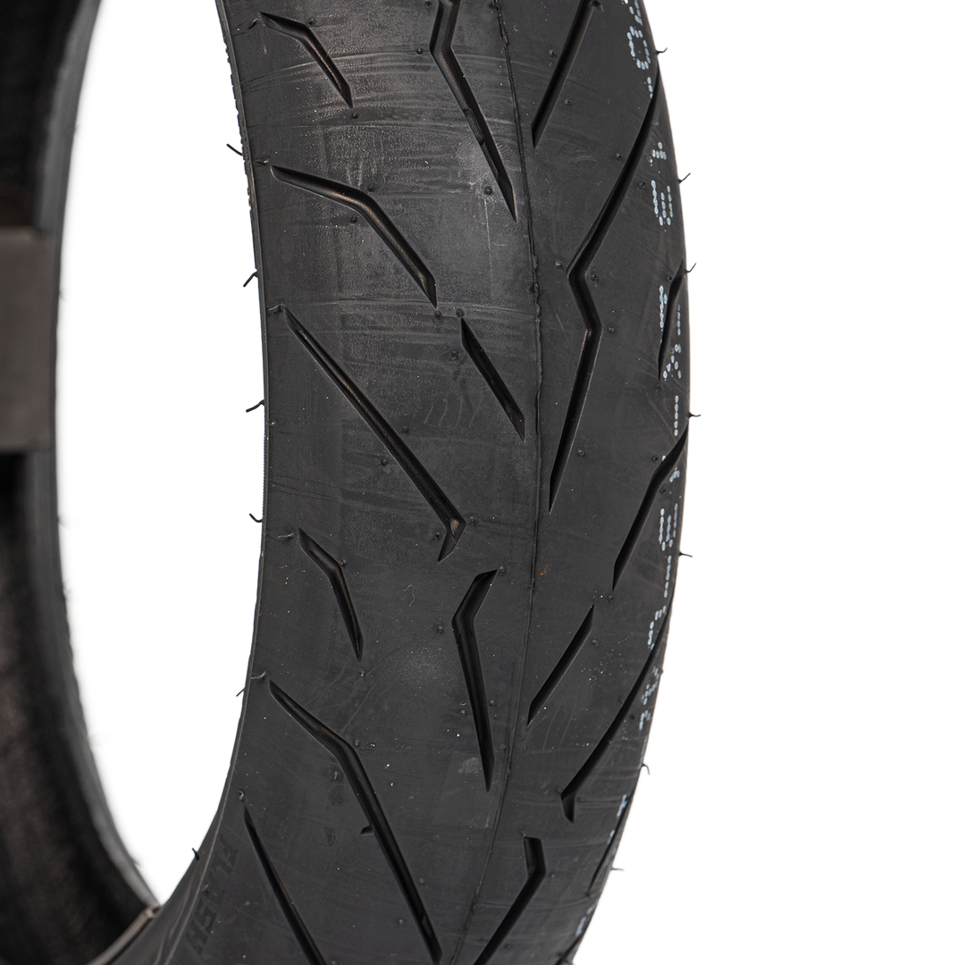 Llanta Queen Tire 110/70-13 P6040 Delantera