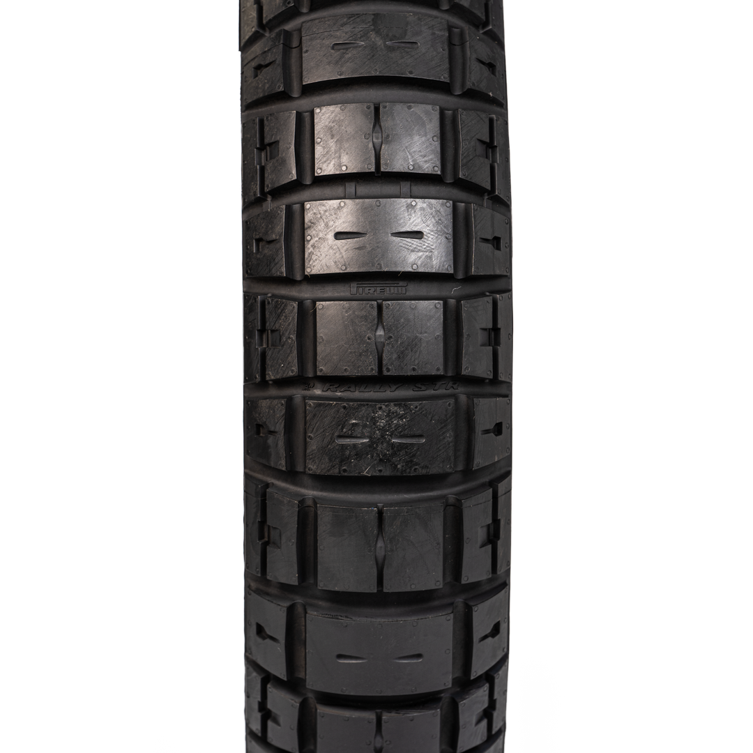 Llanta Pirelli 130/80R‑17 SCORPION RALLY STR Trasera