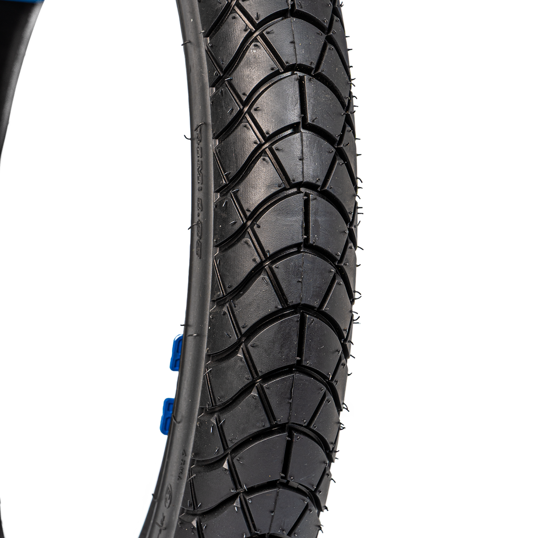 Llanta Queen Tire 3.00-17 MR106 Trasera Neumatico