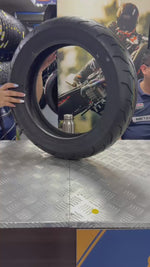 Cargar y reproducir video en el visor de galería, Llanta Bridgestone Battlax SC 130/70-13 57P TL Trasera