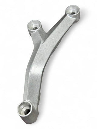 Soporte de Motor Duke 200 Ktm Original (Derecho - Gris) - Mundimotos